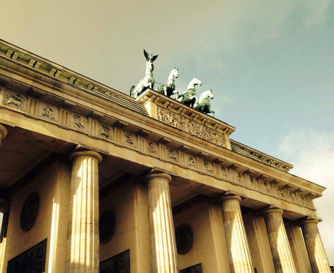 THE　ALFEE　in　BERLIN　at　Brandenburg　Tor The Brandenburg Gate and its incredible history | Go Easy Berlin