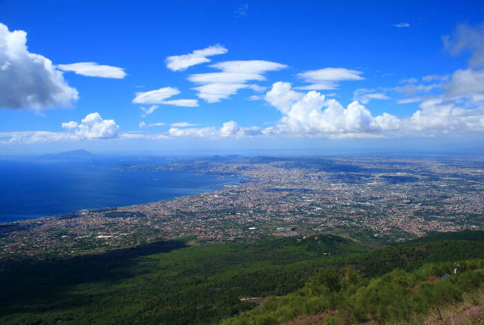 Seaview from Vesuvius | Flickr: Justin Ennis - CC-BY 2.0