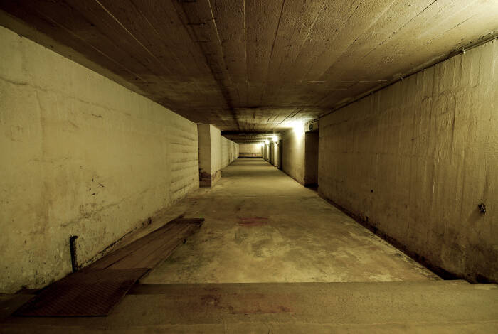 Connecting tunnel in the bunker | Wiki Commons: Enno Lenze CC-BY 2.0