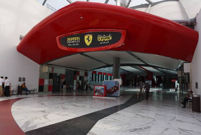 Eingang zur Ferrari World | Pixabay