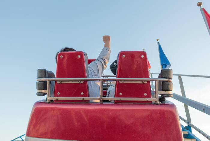 Bereit für den Achterbahn Nervenkitzel? | Foto: Unsplash, Gabriel Valdez