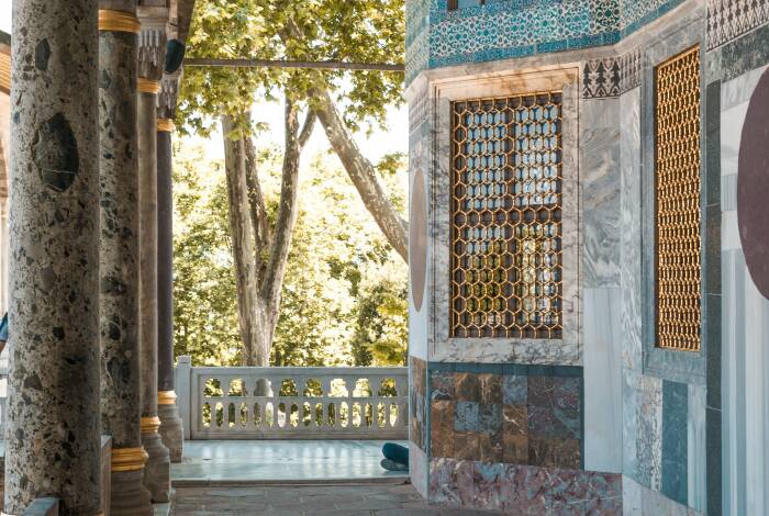 In the fourth courtyard of the palace | Photo: Unsplash, Meriç Dağlı