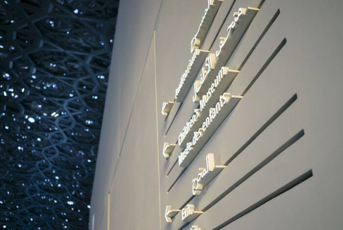 Wegweiser im Louvre | Foto: Flickr, Drunkar - CC BY-NC-SA 2.0