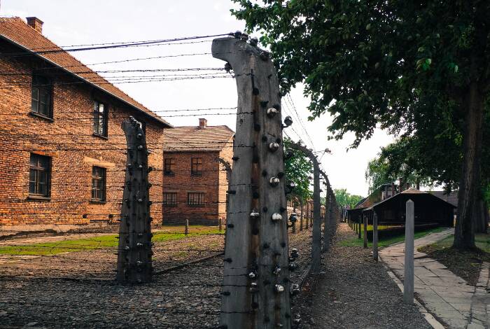 Auschwitz-Birkenau | Photo: Unsplash, Lidia Stawinska