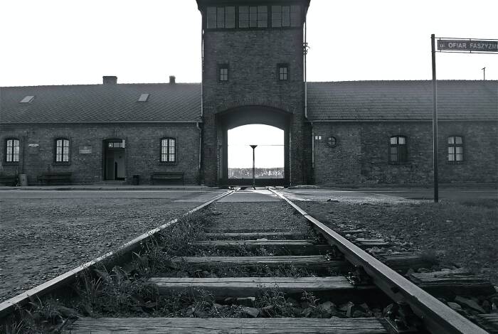 Auschwitz-Birkenau | Photo: Unsplash, Colin C Murphy