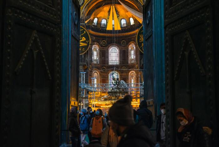 Inside the Hagia Sophia | Unsplash: Ayadi Ghaith