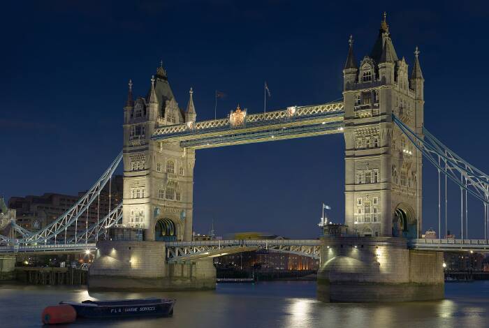Tower Bridge at night | Diliff - CC BY-SA 3.0