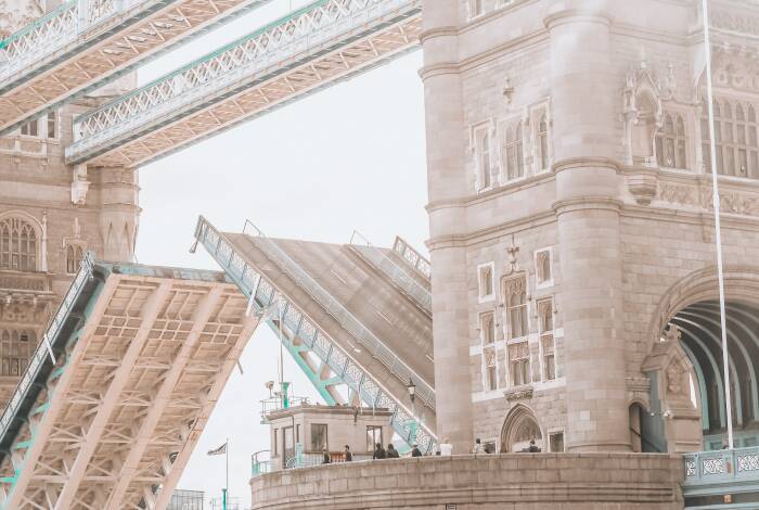 The Tower Bridge opens - Unsplash: Liza Pooor