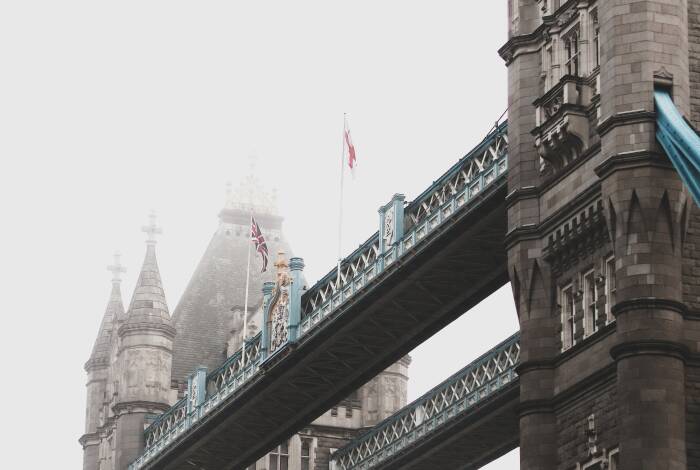 Tower Bridge opens - Unsplash: Laura Chouette