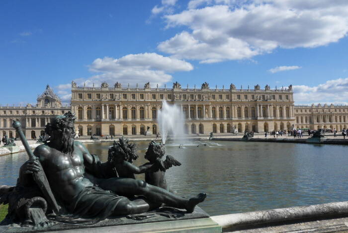 Palace of Versailles Sculpture and Fountain | G CHP - CC BY-SA 2.5