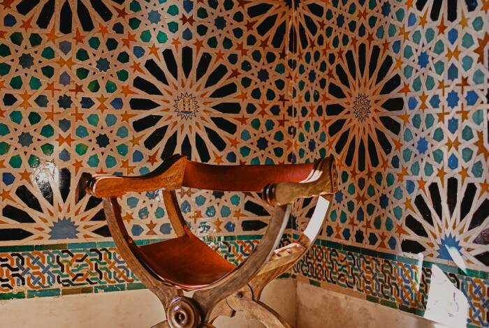 In den Nasridenpalästen | Foto: Unsplash, Girl with red hat