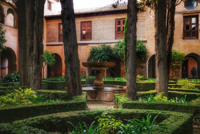 Im Hof des Partal-Palastes | Foto: Unsplash, Marco Montero Pisani