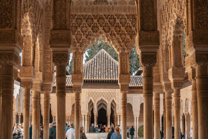 Der Patio de los Leones | Foto: Unsplash, Izuddin Helmi Adnan