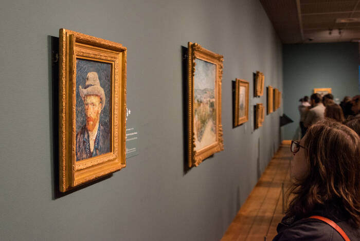 A self-portrait (1887/88) by Van Gogh in the exhibition room | Flickr: Tomasz Baranowski - CC BY 2.0