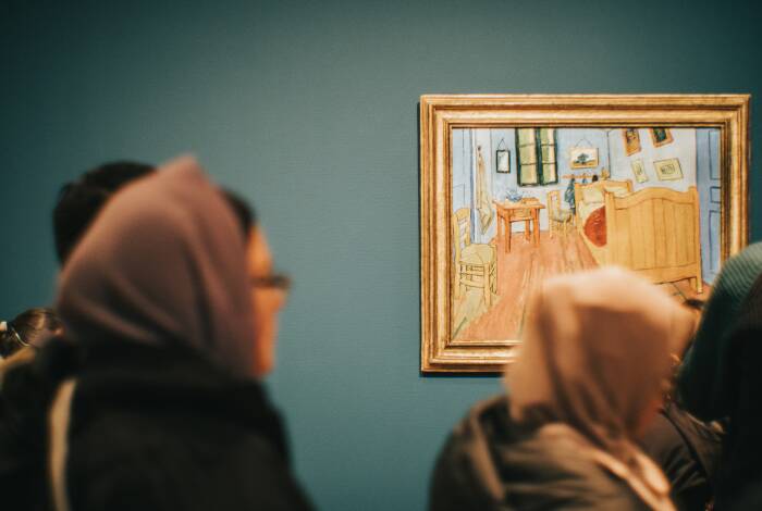 The painting "Bedroom in Arles" (1888) | Photo: Unsplash, Jean Carlo Emer