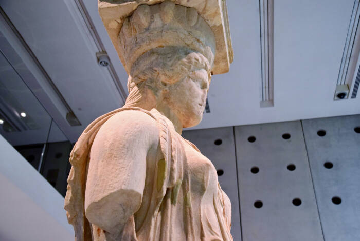 Le Cariatidi originali del Tempio dell'Eretteo | Foto: Flickr, George M. Groutas - CC-BY-SA 2.0