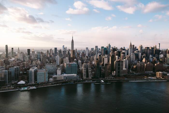 Skyline di New York con l'East River | Foto: Unsplash, Thomas Habr