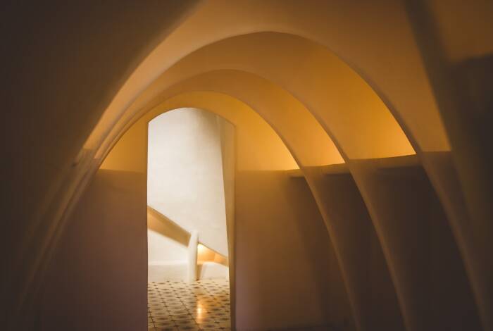 Der Durchgang zu den Versorgungsbereichen | Foto: Unsplash, Burak Aslan