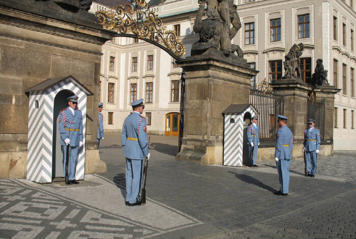 Changing of the Guard | Flickr: Ryan Park CC-BY 2.0