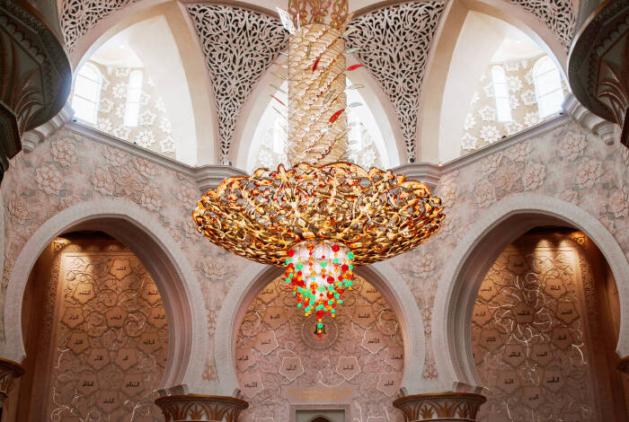 Il Lampadario Impressionante | Foto: Unsplash, Hana El Zohiry