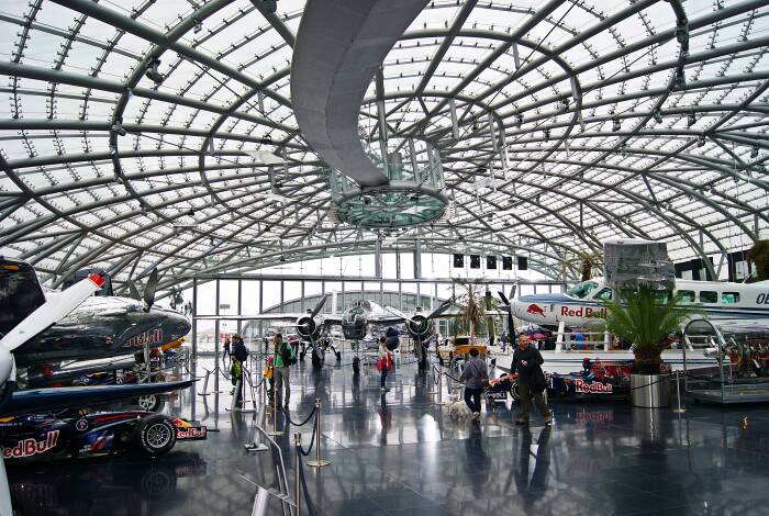 Exhibition space Hangar 7 | Flickr: Neuwieser CC-BY 2.0
