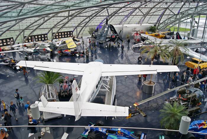 Hangar 7 Exhibition Space | Flickr: Neuwieser CC-BY 2.0