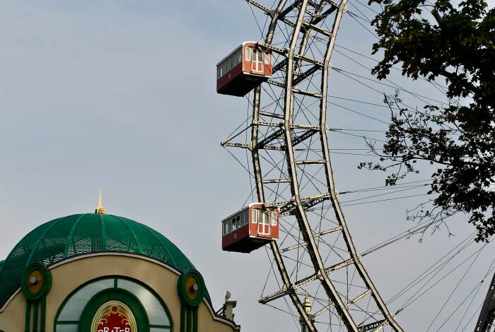 Prater and Ferris Wheel | Unsplash: Marie Rouilly