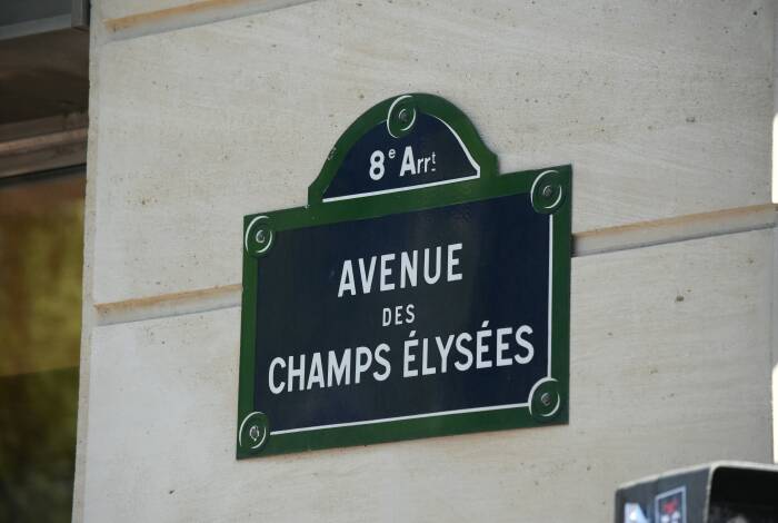 Avenue des Champs-Élysées | Unsplash: Antoine Demare