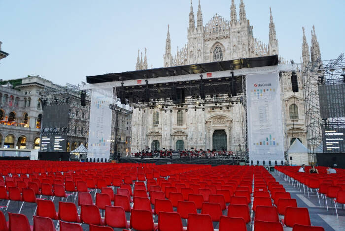 Un concerto della Filarmonica della Scala davanti al Duomo di Milano | Foto: Unsplash, Babak Habibi