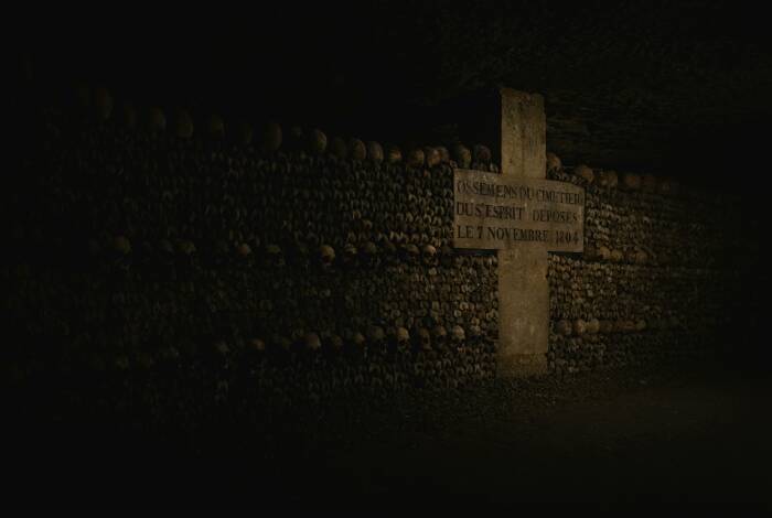 Katakomben | Unsplash: Liam McGarry