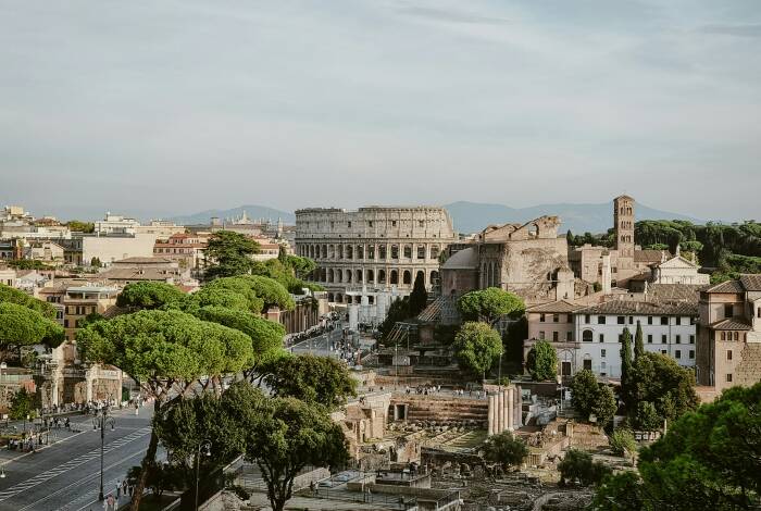 The Way to the Colosseum | Unsplash: Kristian Hjuler