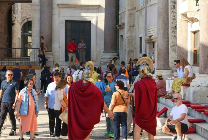 Gladiators today | Unsplash: Meg von Haartman