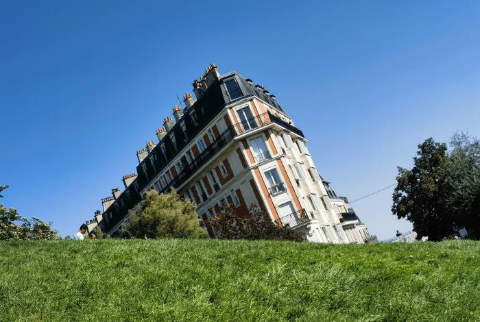 La casa affondante di Montmartre | Unsplash: June Zhang