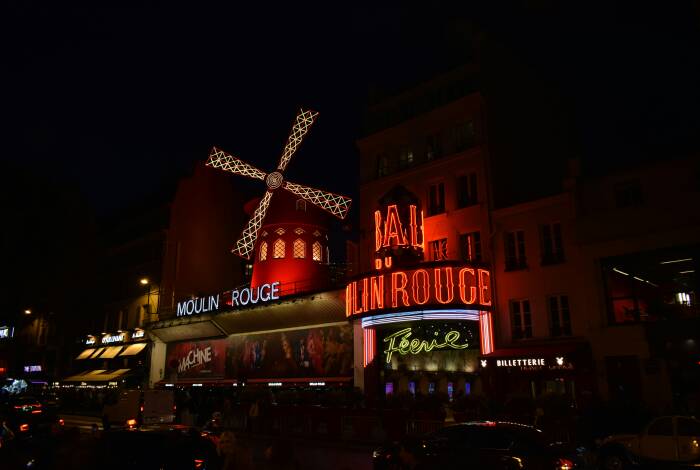 Moulin Rouge | Unsplash: Abhay Thakur