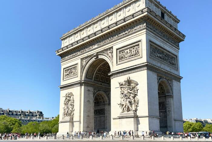 Arc de Triomphe | Unsplash: Osama Madlom