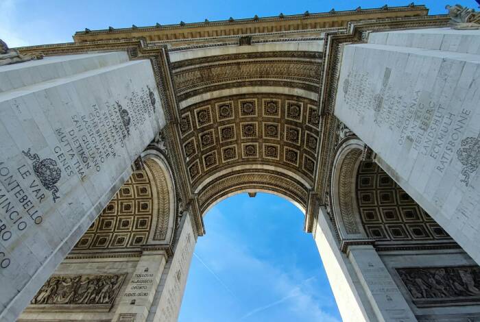 Arc de Triomphe | Unsplash: chandresh raju