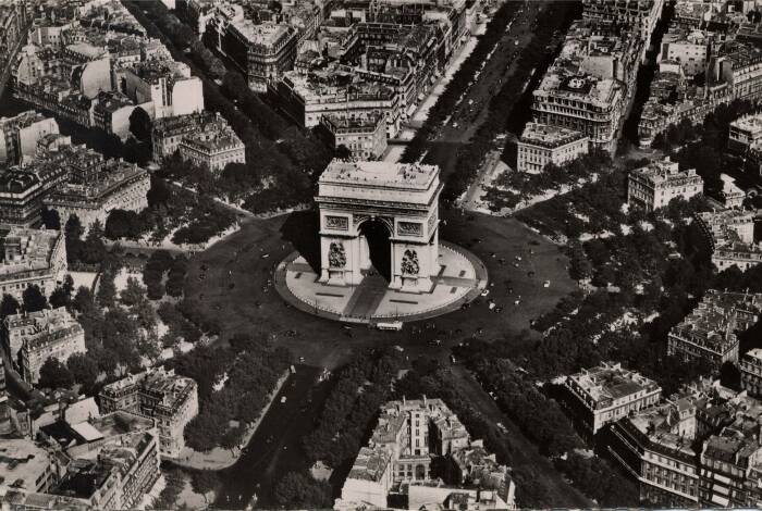 Arc de Triomphe | Flickr: David Wilson CC-BY-SA 2.0