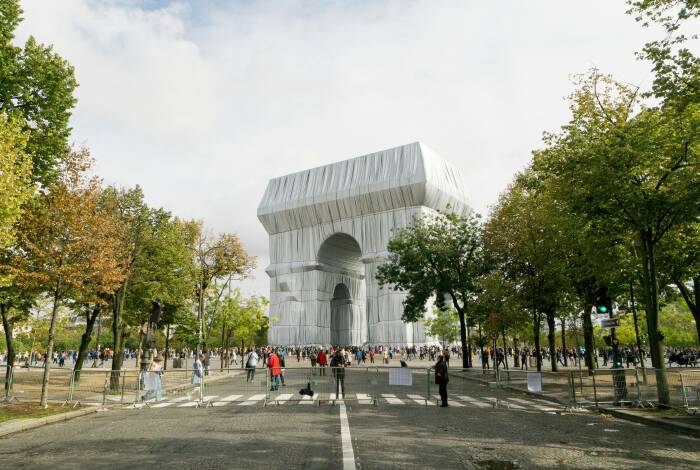 Arc de Triomphe verhüllt | Unsplash: Felix Dauer