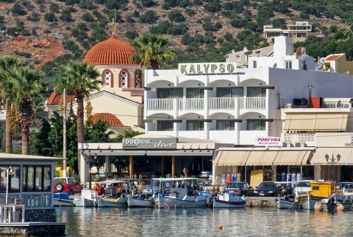 Der Hafen von Agios Nokolaos | Unsplash: Martijn Vonk