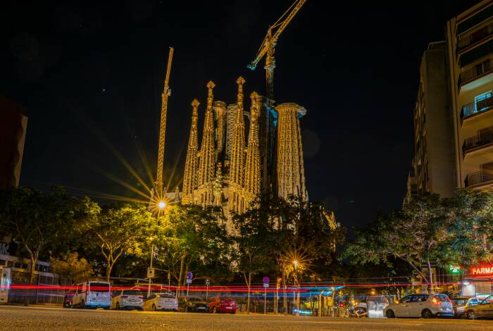 Sagrada Família at Night | Unsplash: Shai Pal