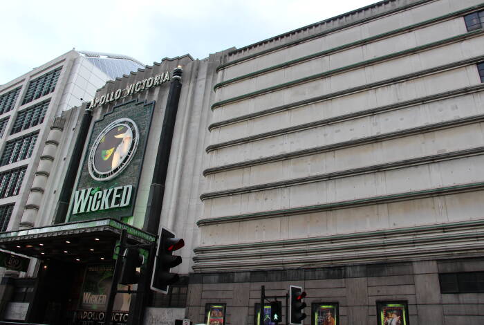 Apollo Victoria Theatre at Night | Flickr: Fred Romero CC BY 2.0