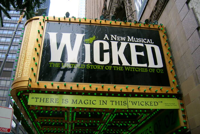 Apollo Victoria Theatre Entrance | Flickr: WxMom CC BY 2.0