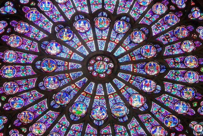 Rosettenfenster | Unsplash: Ilse Orsel