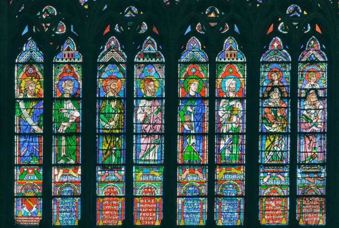 Buntglasfenster | Unsplash: Veit Hammer