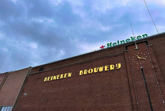 Heineken Brauerei | Unsplash: Rikin Katyal