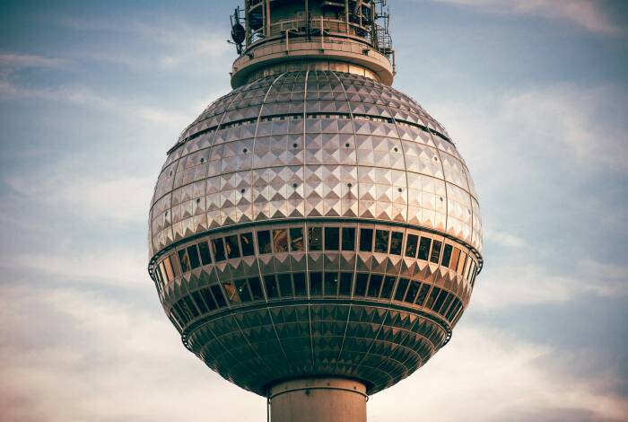 Berlin Television Tower | Usplash: Claudio Schwarz
