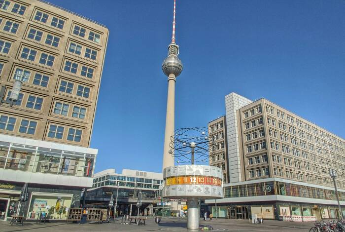 Berlin Alexanderplatz | Unsplash: Sven Masuhr