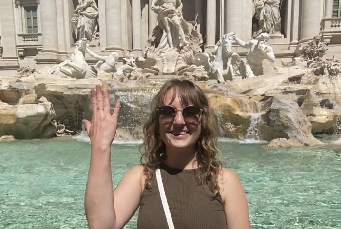 We throw a coin | Content Creator Jessica Donev