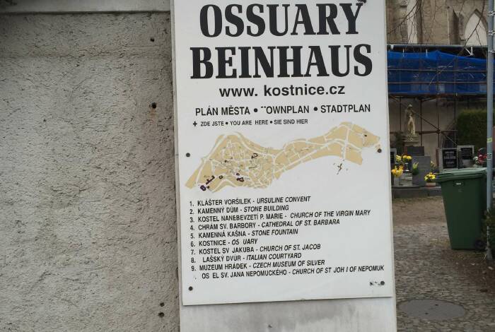 Eingang zum Beinhaus