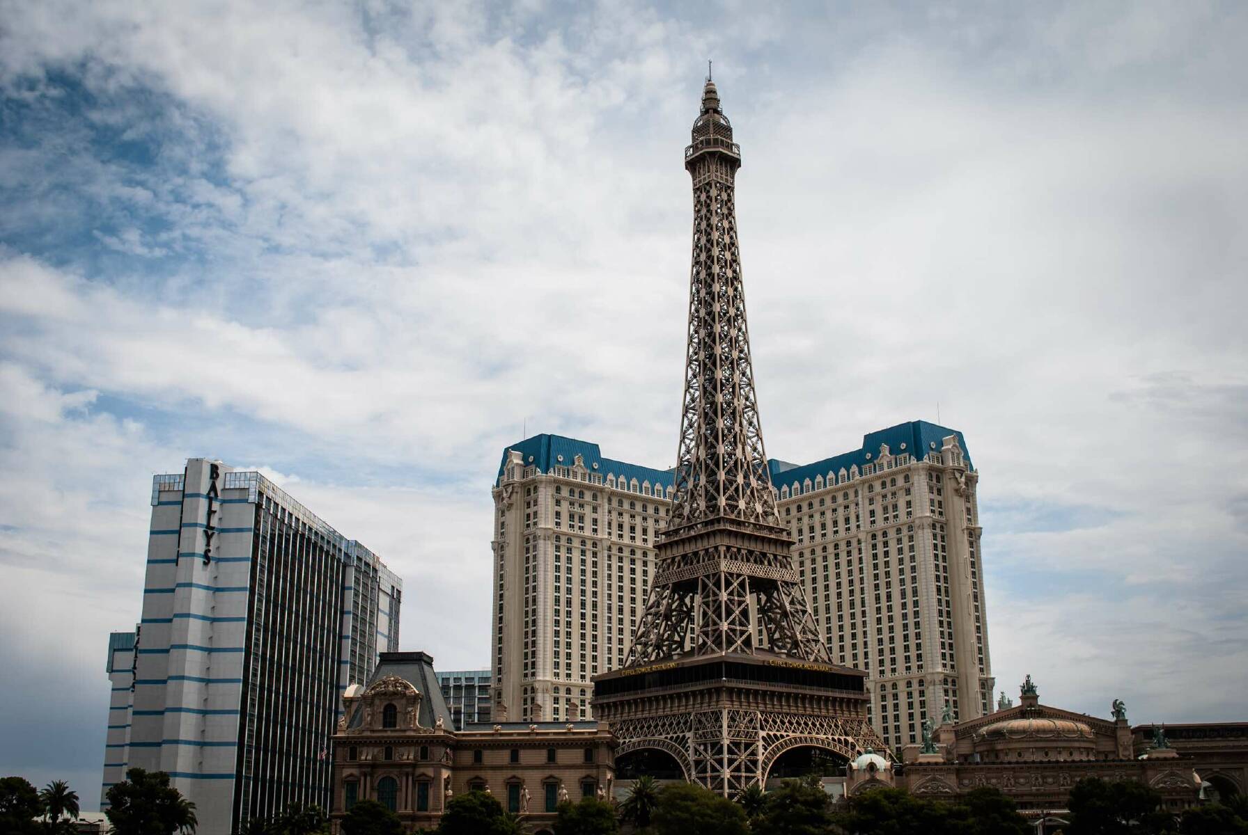 Eiffel Tower Las Vegas: Make a reservation for Brunch, Lunch or Dinner
